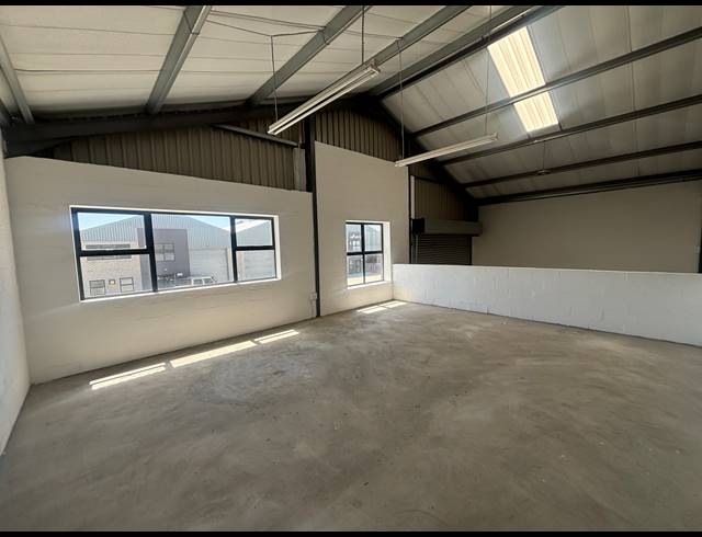 240M² WAREHOUSE TO LET IN FIRGROVE